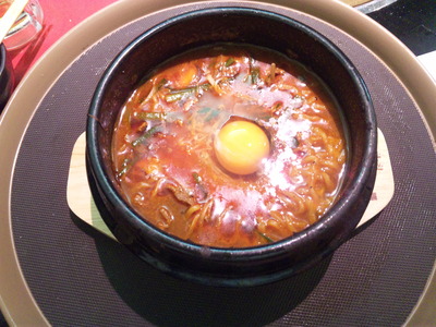 ごろーぞ　地獄ラーメン（卵入れ）