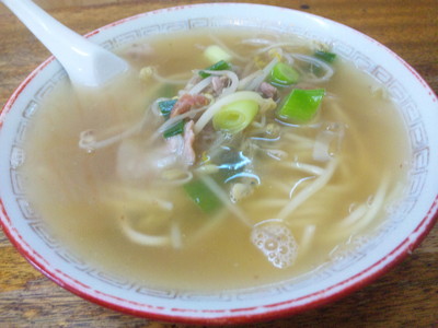ガード下食堂